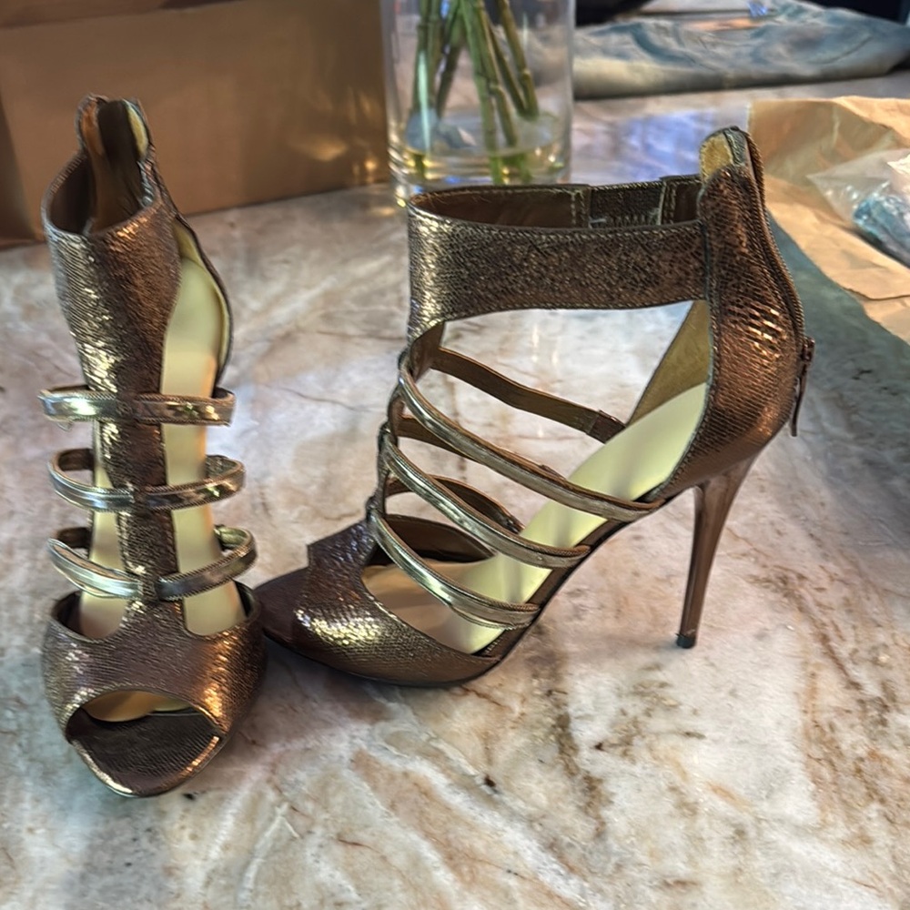 LIKE NEW Marciano by Guess stunning stiletto sandals. .